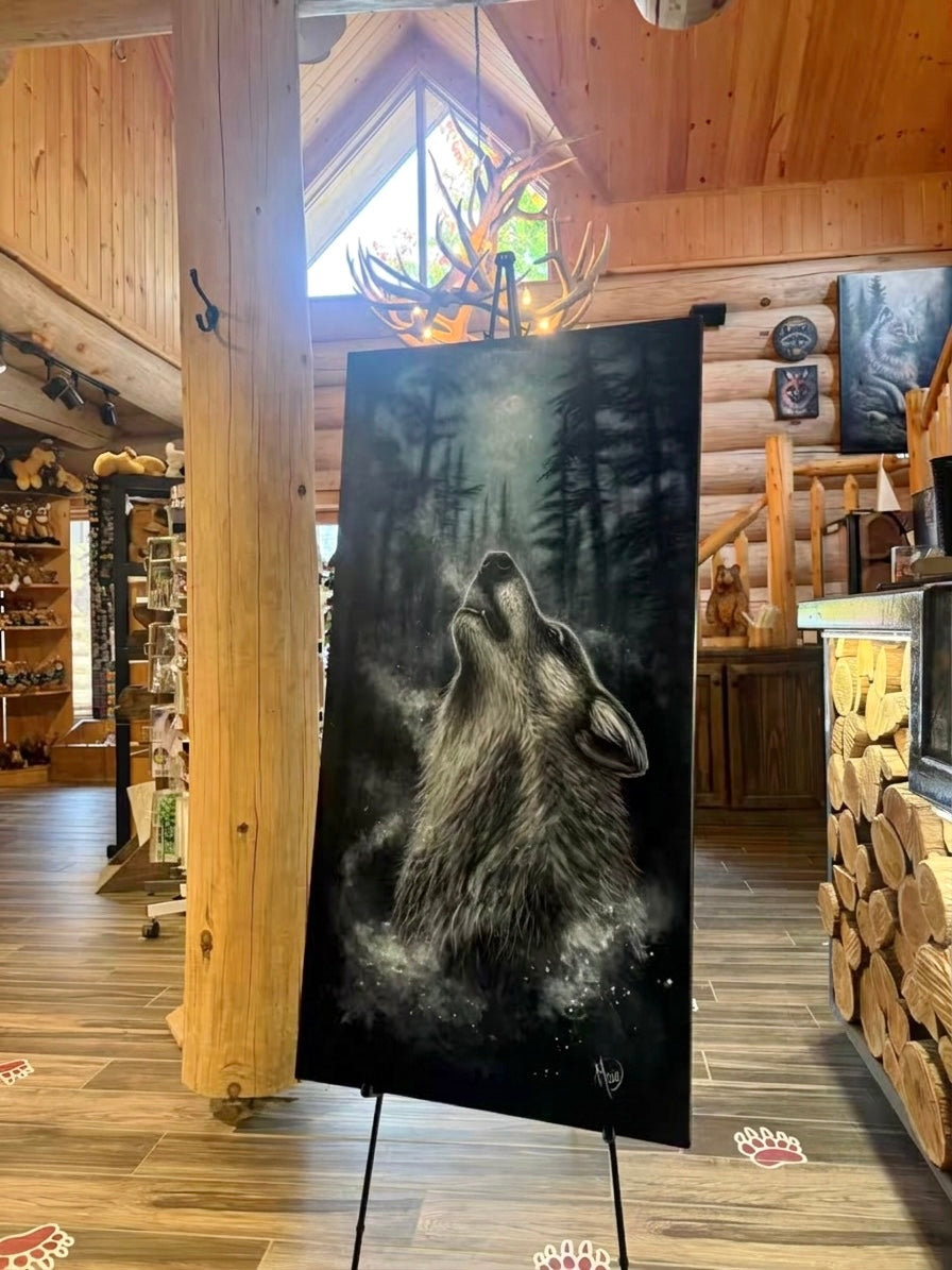 MOONLIGHT                    📍Available at Parc Oméga, in Montebello.